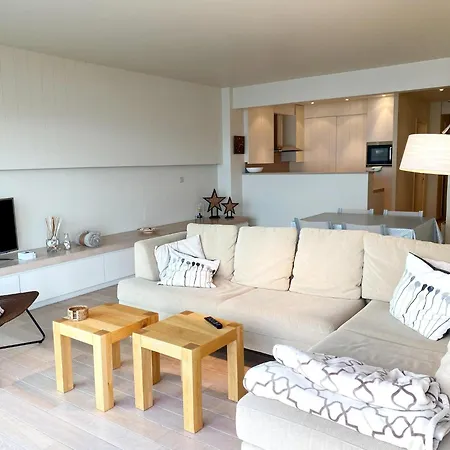In With Sea View, Cleaning Included Appartement