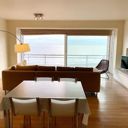 In With Sea View, Cleaning Included Appartement